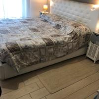Letto matrimoniale completo di comodini