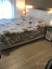 Letto matrimoniale completo di comodini