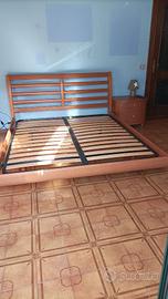 Letto matrimoniale e 2 comodini