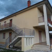 Intera proprietà nel cuore di ponte (bn