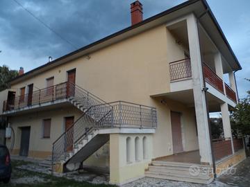 Intera proprietà nel cuore di ponte (bn