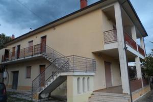 Intera proprietà nel cuore di ponte (bn