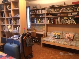 Libreria con divano letto