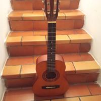Chitarra acustica 