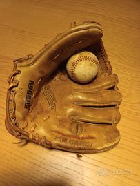 Guanto e palla da baseball vintage