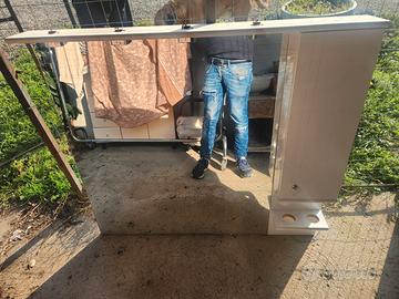 specchio da bagno con luce e sportello 