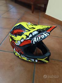 casco stivali pettorina completo