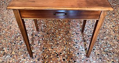 Scrivania in legno 