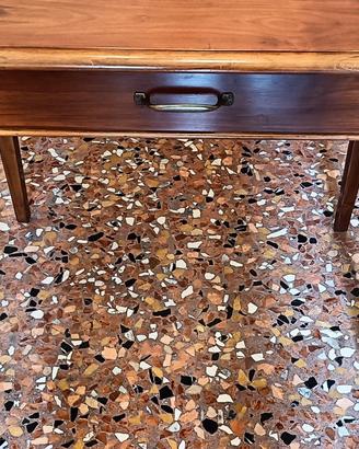 Scrivania in legno 