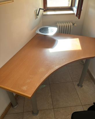 Scrivania in legno massiccio angolare 140x105