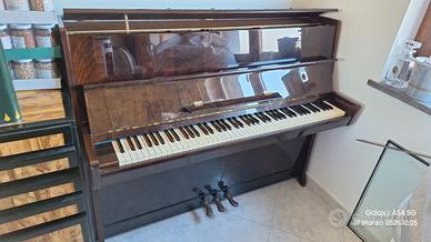 Pianoforte Petrof verticale 