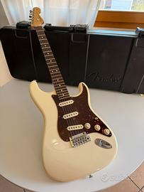 CHITARRA FENDER STRATOCASTER come nuova !!