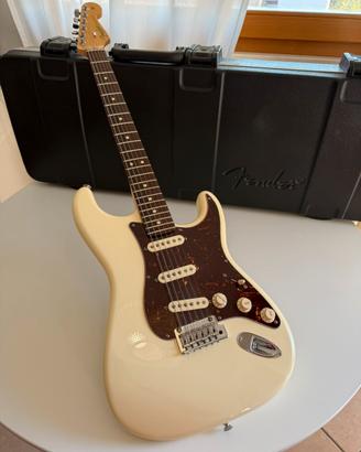 CHITARRA FENDER STRATOCASTER come nuova !!