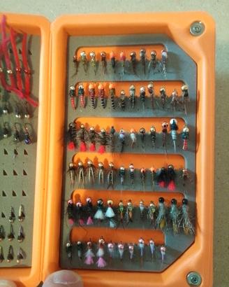 Scatola ninfee per pesca a mosca