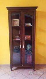 Vetrina in legno con ante in vetr stile classic
