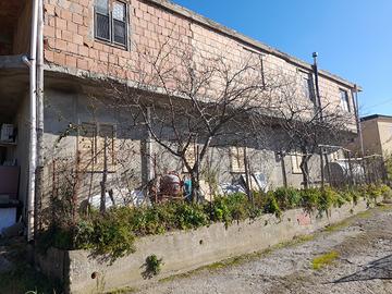 Casa indipendente su due livelli con terreno