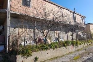 Casa indipendente su due livelli con terreno