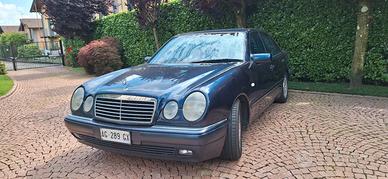 Mercedes-Benz E200