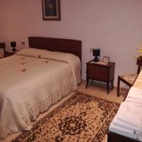 Camera cassettone,specchio, testata letto, comò