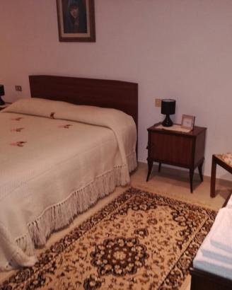 Camera cassettone,specchio, testata letto, comò