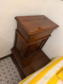 Inginocchiatoio in noce intarsiato fine XVII secol