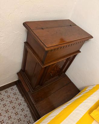 Inginocchiatoio in noce intarsiato fine XVII secol