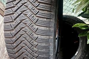 Set 4 pneumatici invernali laufenn 215/55r17 98v