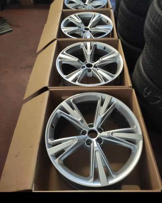 cerchi au Q8 5x112 21 pollici