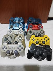Lotto di 10 joystick di varie marche e colori.
