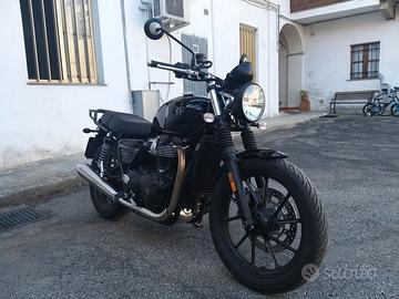 Moto Triumph Speed twin 900