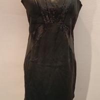 abito in raso con paiette