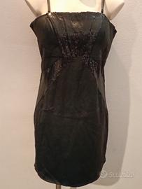 abito in raso con paiette