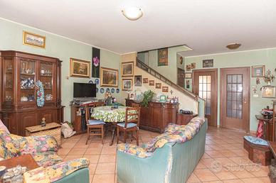 VILLA A SCHIERA A CIRIÈ