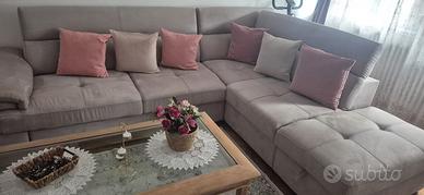 Divano grigio angolare