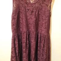 vestito con rifiniture pizzo