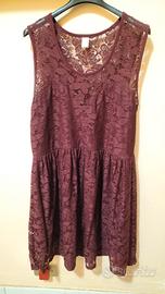 vestito con rifiniture pizzo