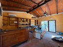 indipendente-con-tetto-in-legno-e-cortile