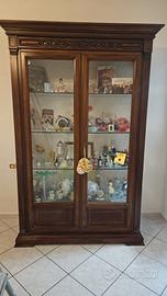 Vetrinetta con rivestimenti in macrame