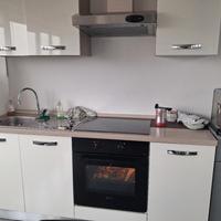 cucina con forno e piano induzione