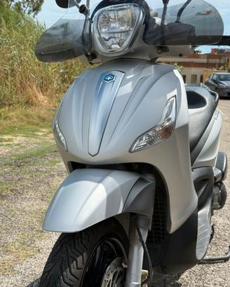 Piaggio Beverly 300 Sport