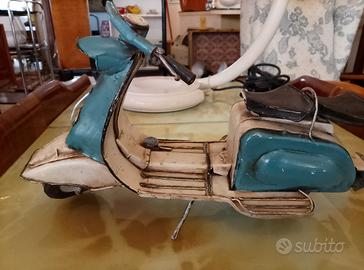 modellino vecchia vespa