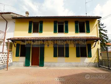 CASA INDIPENDENTE su DUE PIANI con CORTILE di PROP