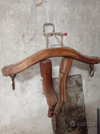 vecchio giogo per buoi