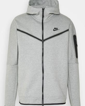 Nike tech grigia 