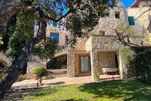 Villa di 530 m² con più di 5 locali e box auto a S