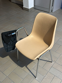 N.20 sedie con tavolino ripiegabile per conferenze