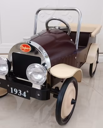 Auto d’epoca Baghera  a pedali. Mai usata.
