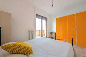 Stanza singola con letto matrimoniale a Varese