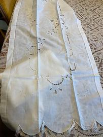 COPPIA DI TENDE IN LINO CON RICAMO AD INTAGLIO