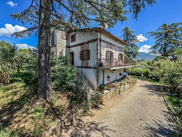 Villa di 300 m² con più di 5 locali a Palombara Sa
